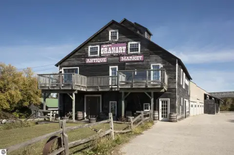 Historic Beulah Landmark with Warehouse