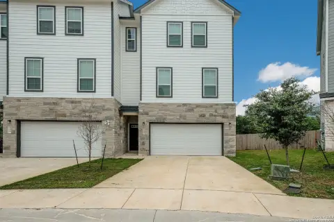 San Antonio Townhouse in Gated Community