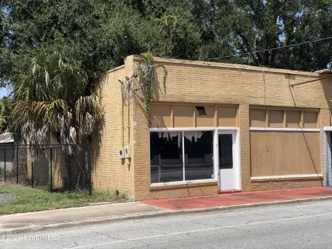 Brick-Front Flex Space
