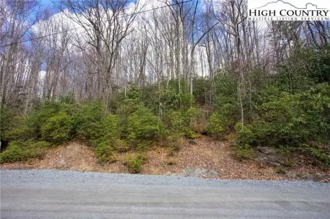 Land with Beech Mountain Amenities