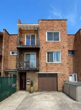 Renovated Multi-Level Triplex