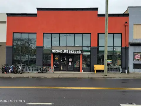 Fully Leased Retail/Office Building