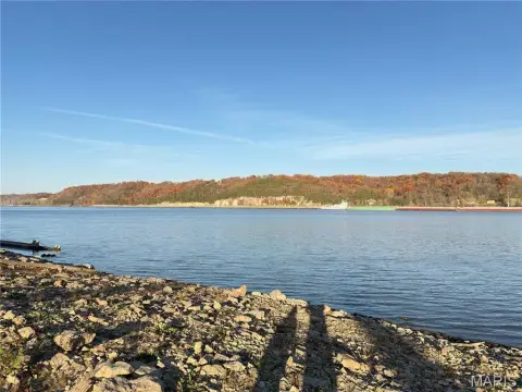 Riverfront Land in Winfield, MO