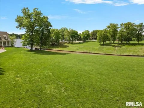 Lakefront Land in Taylorville, IL