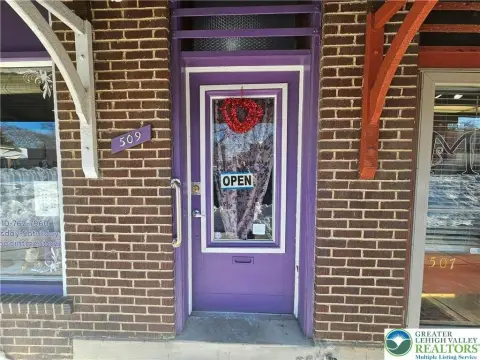 Pet Grooming Salon in Allentown