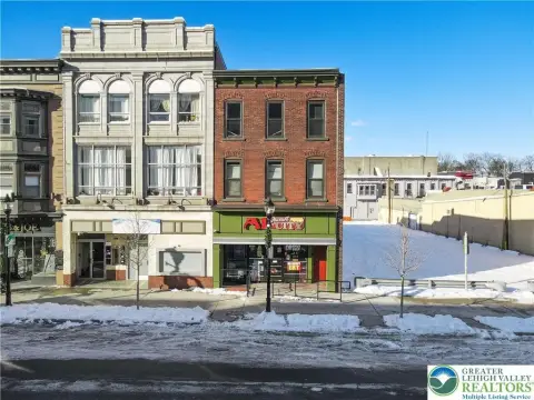 Versatile Mixed-Use Investment Property