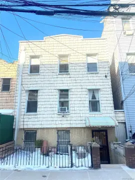 Williamsburg Townhouse: Vacant 3-Family Home