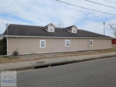 Versatile Commercial Building in Jesup