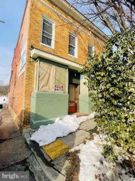 Renovated Storefront in Woodberry