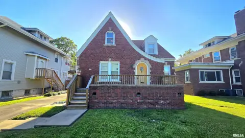 Versatile Multifamily/Office Property in Springfield