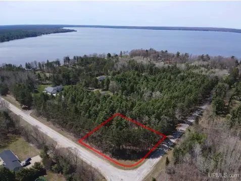 Corner Lake-Access Homesite