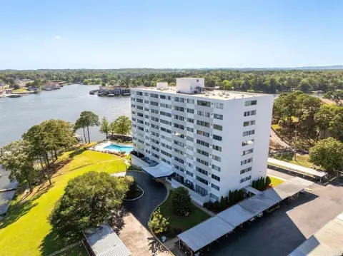 Lakefront Condo With Balcony