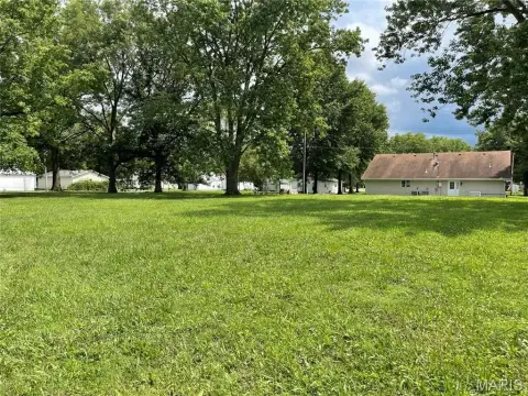 Prime Residential/Commercial Lot in Highland, IL
