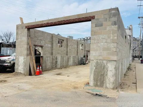 Industrial Garage Space For Lease