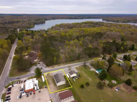 Commercial Property Near Downtown Lake