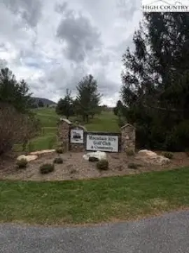 Wooded Lot in Mountain Aire