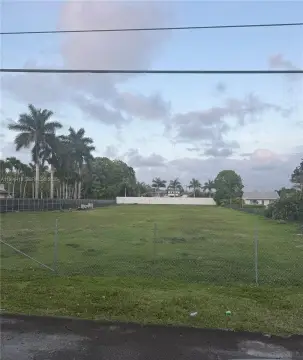 Residential Land in North Miami