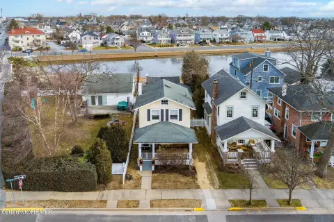 Jersey Shore Lakeside Cottage Home