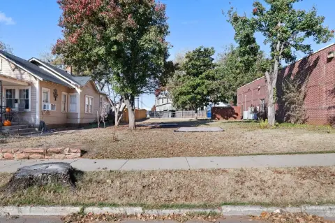 Commercial Lot in Downtown Guthrie