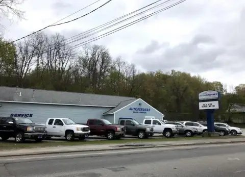 Auto Shop with Vehicle Yard
