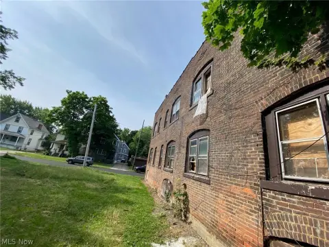 Vacant Quadplex With Garage