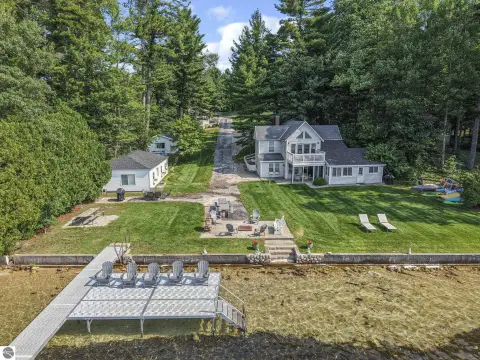 Waterfront Quadplex with Cottages