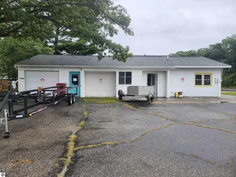 Three-Bay Flex Building