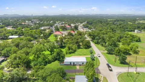 Versatile Commercial Property Near Downtown