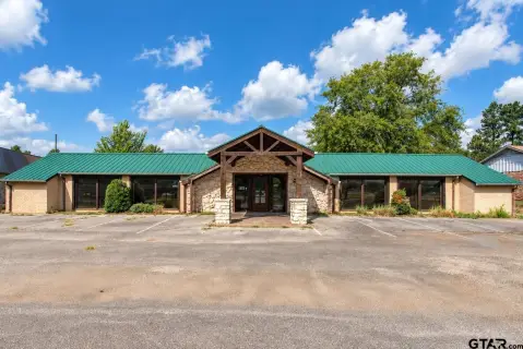 Specialty Property with Additional Building