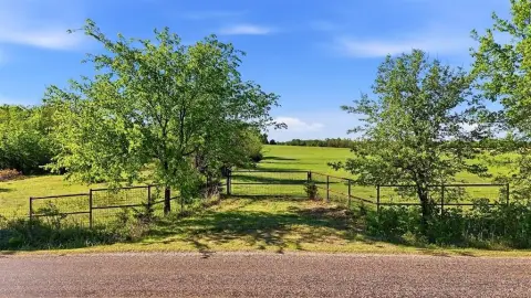 10.5 Acres in Whitesboro ISD