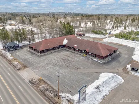 Multifunctional Commercial Property in Ironwood