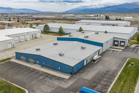 Distribution Center With Cold Storage