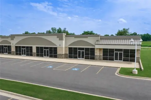 High-Visibility Retail-Office Space