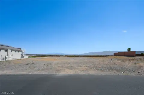 Residential Land Lot in Country Club