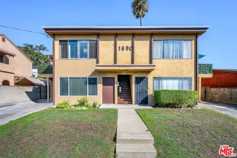 4-Unit Quadplex with Laundry