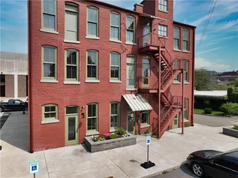 Renovated Downtown Office Unit