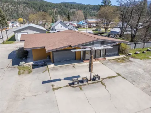 Mixed-Use Property with Living Quarters