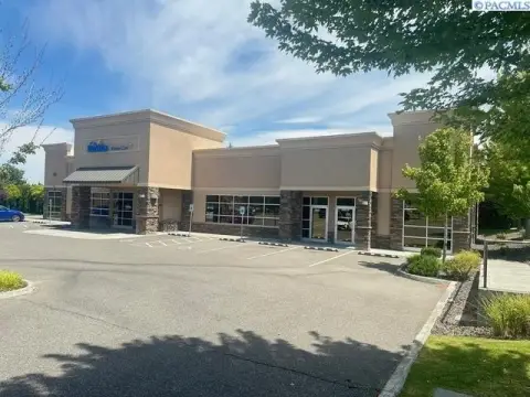 Office Unit Near Highway 395