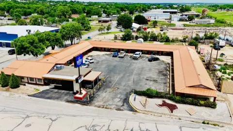 24-Unit Motel with RV Spaces