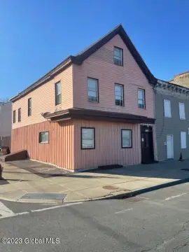 Two-Unit Duplex with Four-Bedroom Upper Residence