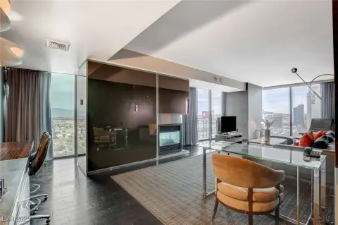 Las Vegas High-Rise Suite