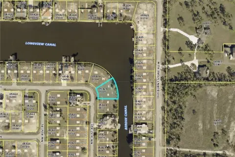 Waterfront Lot in Cape Coral