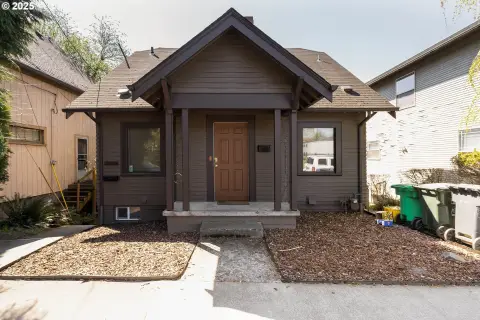 Updated Duplex in Buckman Neighborhood