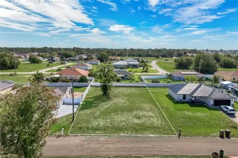 Residential Land in Cape Coral