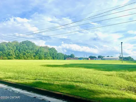 Undeveloped Land Near Amenities