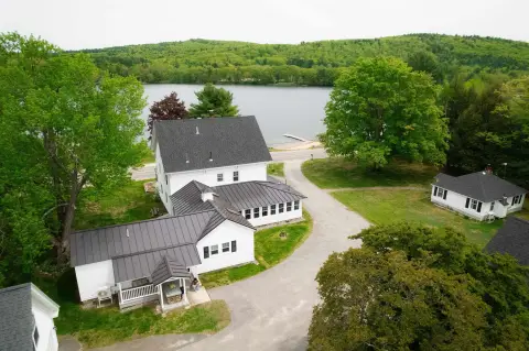 Lakefront Bed & Breakfast Property