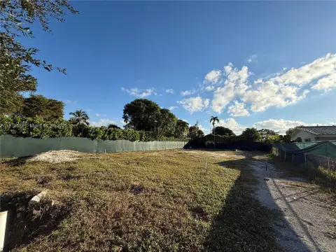 Duplex-Zoned Lot in West Miami