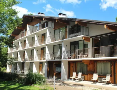21-Suite Hotel and Restaurant