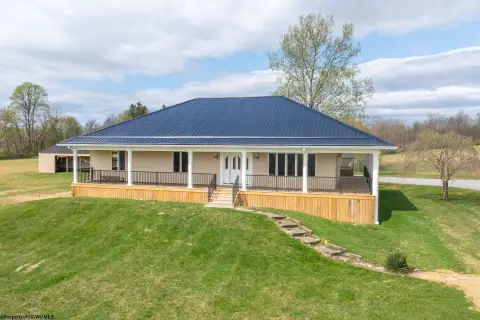 Farmhouse on 29 Acres in WV