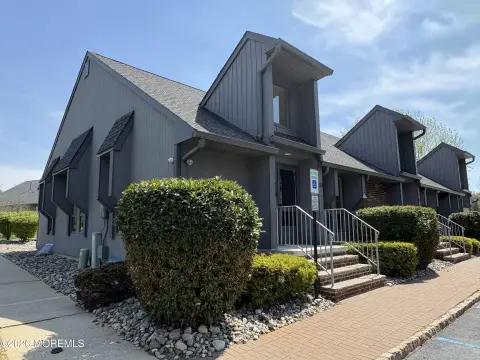 Updated Office Suite in Hazlet